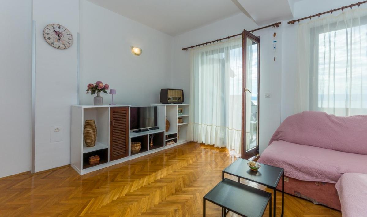Apartment Domijan By El-Pi Tours 奈维斯 外观 照片